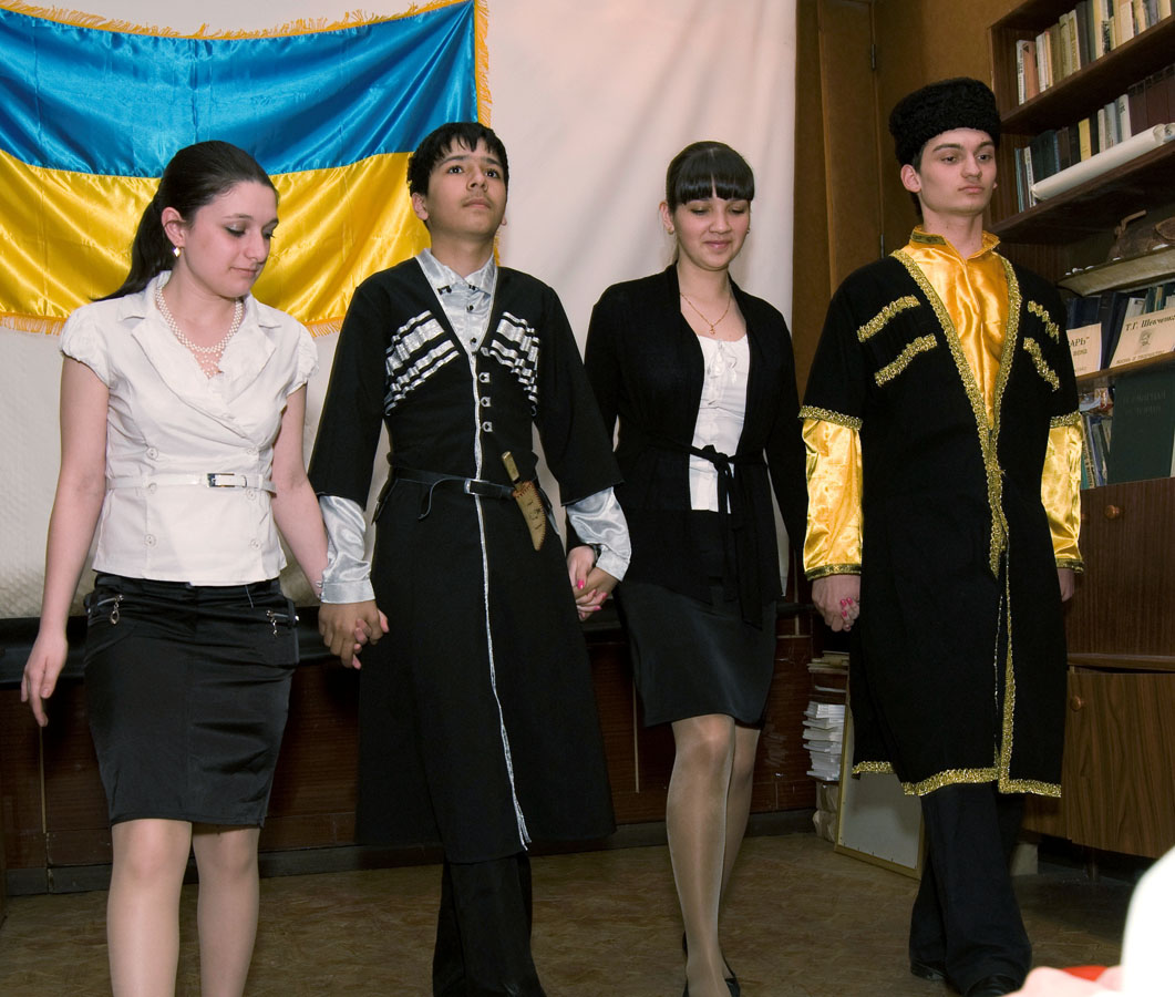 Шевченковский вечер-2011 в Иркутске. Ребята из Азербайджанского Конгресса Иркутской области исполняют танец Яллы