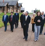 Японская делегация на экскурсии в музее "Ангарская деревня"