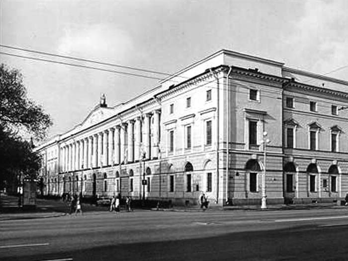 Главное здание Российской национальной библиотеки, в котором находится Институт генеалогических исследований