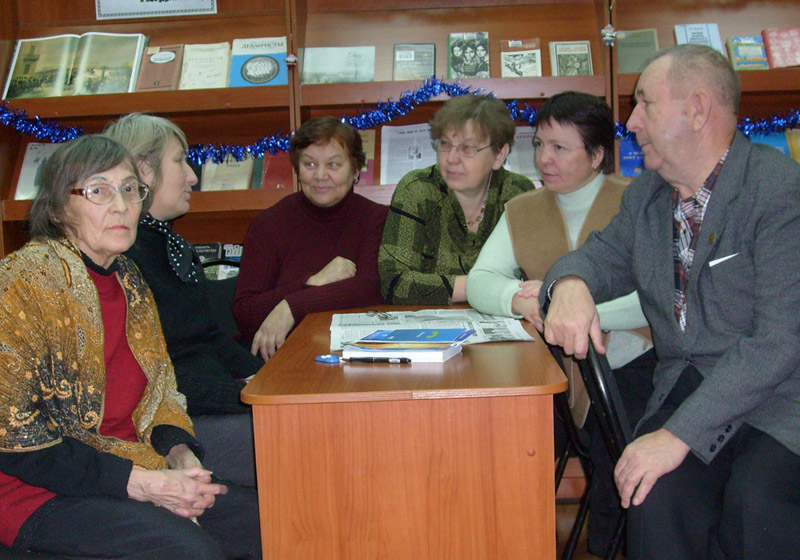На заседании 22 декабря 2010 г. Слева направо: Г.Н. Рудых, Л.Н. Лузгина, А.П. Бабенко, Н.С. Пономарева, Н.А. Мазутова, Н.А. Кружков